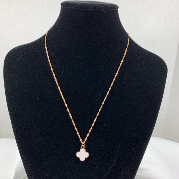 Necklace Goldtone Twisted Chain White Enamel Drop - Picture 1 of 4